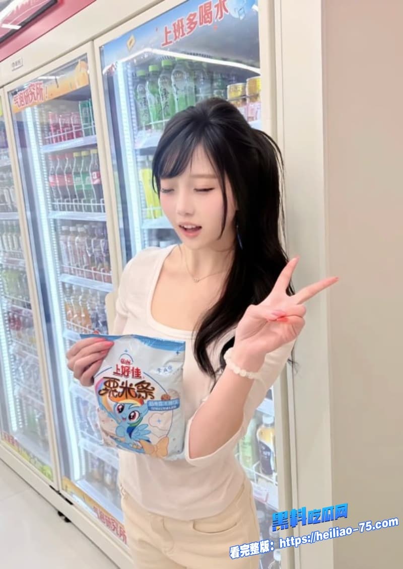 真实兄妹乱伦趁小表妹醉酒偷偷插入她的肛门里面叫得又浪又骚非常诱人3 真实兄妹乱伦趁小表妹醉酒偷偷插入她的肛门里面叫得又浪又骚非常诱人3