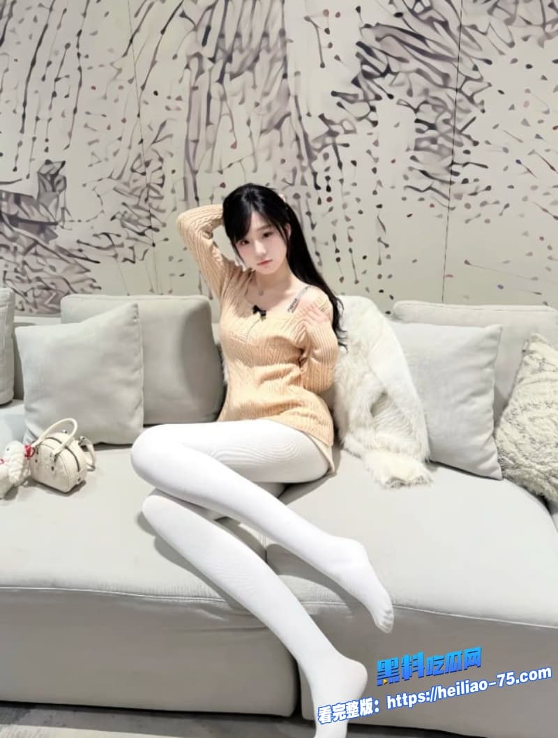 真实兄妹乱伦趁小表妹醉酒偷偷插入她的肛门里面叫得又浪又骚非常诱人4 真实兄妹乱伦趁小表妹醉酒偷偷插入她的肛门里面叫得又浪又骚非常诱人4
