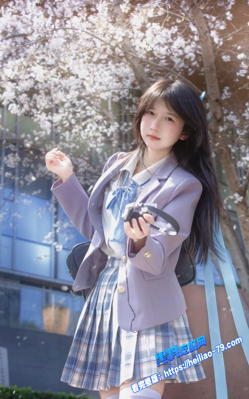 白丝JK萝莉 电竞房里用丝袜嫩脚挑逗男友大鸡巴足交勾引 最后被后入狂操白虎嫩穴图8