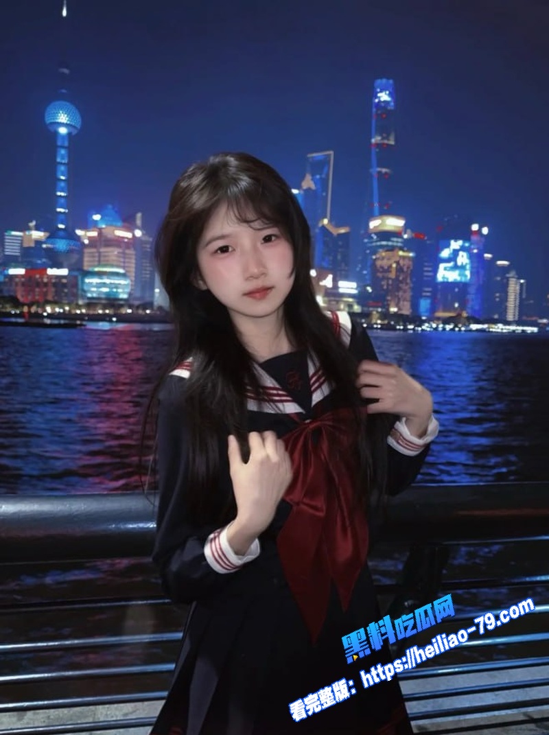 白丝JK萝莉 电竞房里用丝袜嫩脚挑逗男友大鸡巴足交勾引 最后被后入狂操白虎嫩穴图1