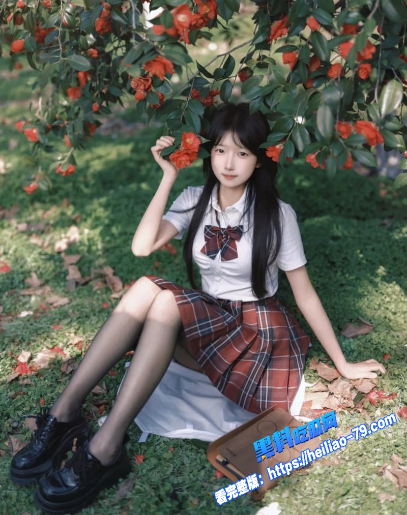 白丝JK萝莉 电竞房里用丝袜嫩脚挑逗男友大鸡巴足交勾引 最后被后入狂操白虎嫩穴图4 白丝JK萝莉 电竞房里用丝袜嫩脚挑逗男友大鸡巴足交勾引 最后被后入狂操白虎嫩穴图4