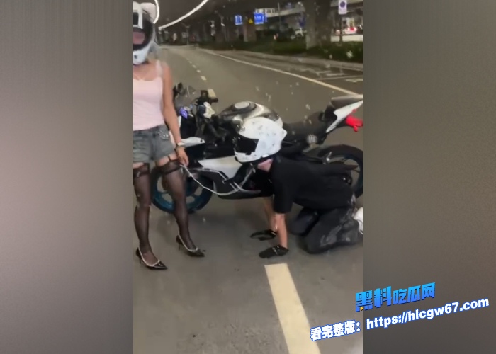 摩友圈炸裂吃瓜春风450车主 给黑丝机车女当狗视频传遍全国摩友圈看起来挺干净阳光的男主在大马路上直接跪下给女主当狗 图13 摩友圈炸裂吃瓜春风450车主 给黑丝机车女当狗视频传遍全国摩友圈看起来挺干净阳光的男主在大马路上直接跪下给女主当狗 图13