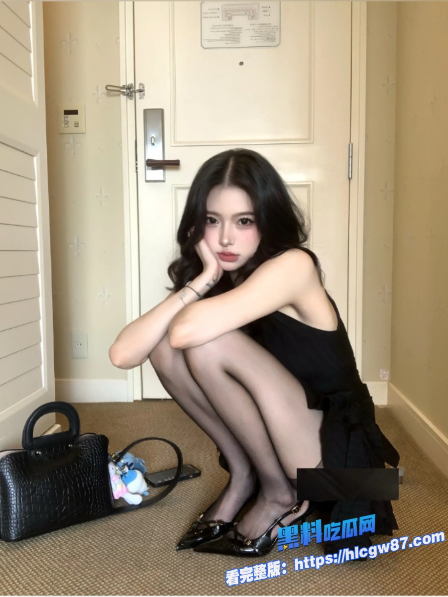 父女乱伦系列女儿带着耳麦与男友打游戏激战吃鸡决赛圈1