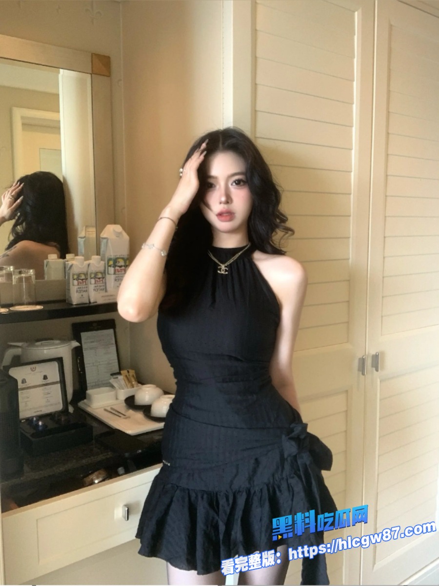 父女乱伦系列女儿带着耳麦与男友打游戏激战吃鸡决赛圈3