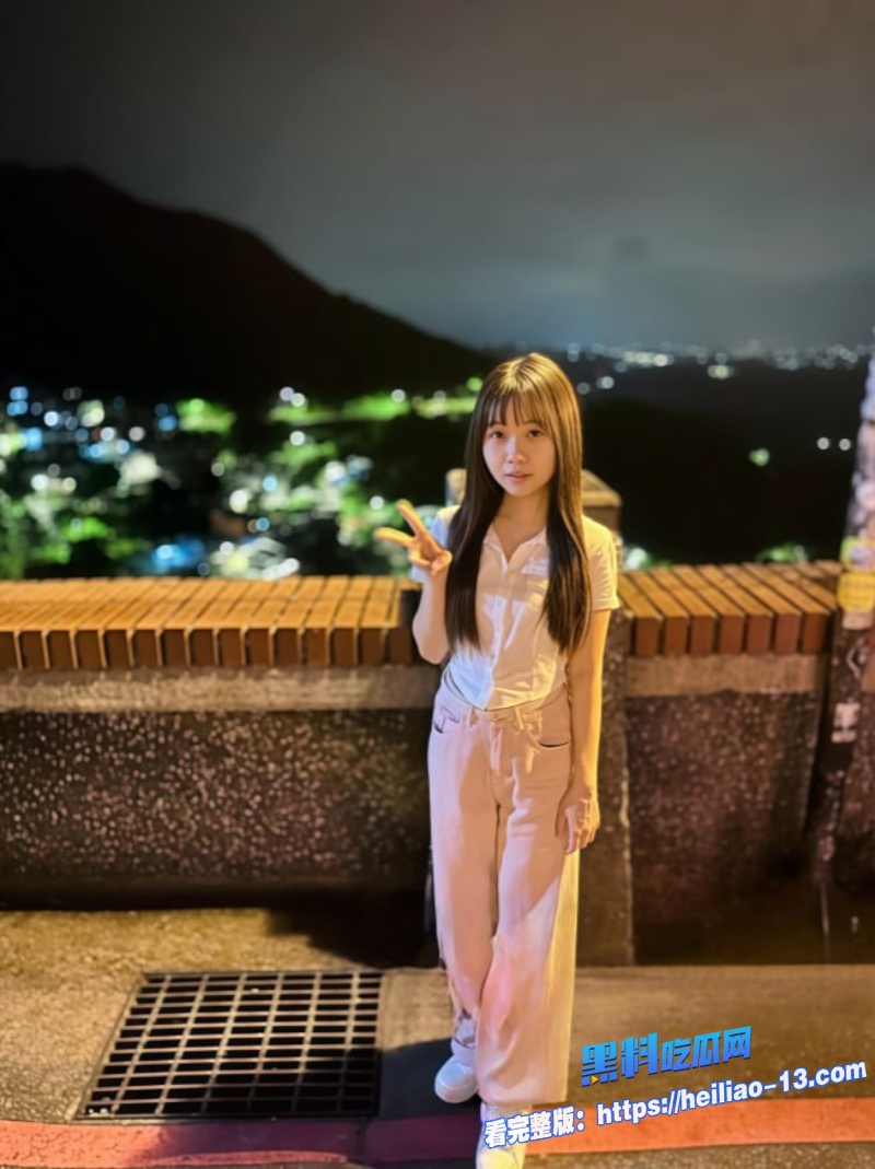 台湾台南大学清纯女大学生杨君瑶男友泄密情侣调教私拍 2