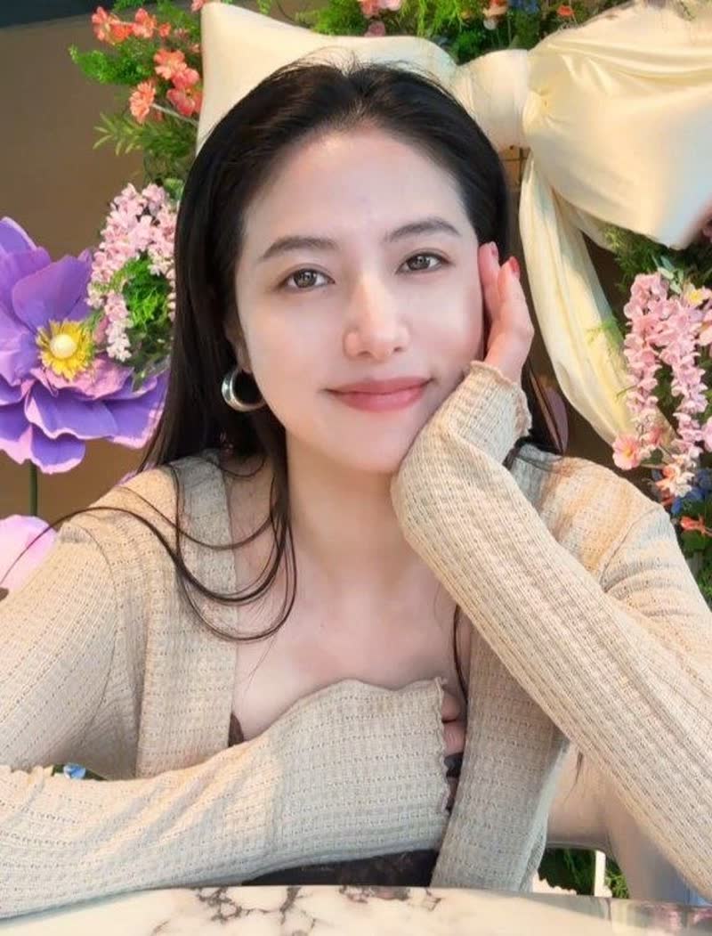 周雨酒吧名场面疯传!现场画面太敢了全网都在扒 周雨酒吧名场面疯传!现场画面太敢了全网都在扒