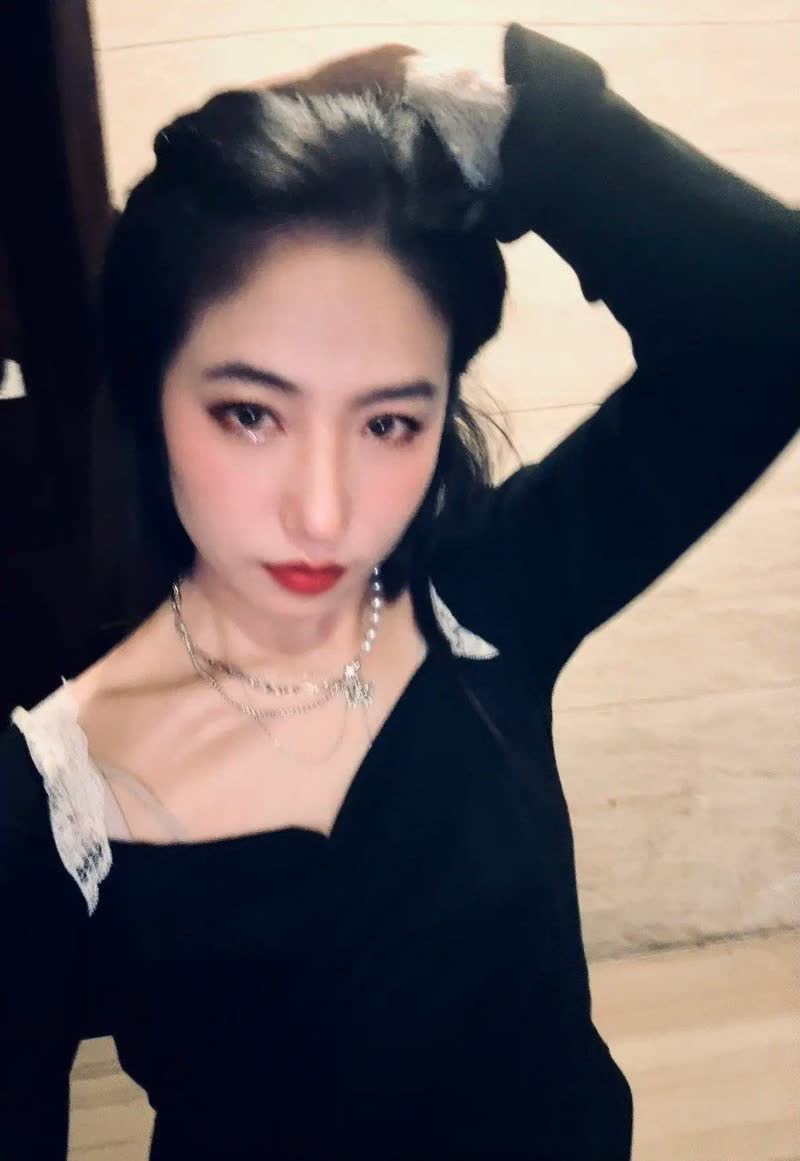 周雨酒吧名场面疯传!现场画面太敢了全网都在扒 周雨酒吧名场面疯传!现场画面太敢了全网都在扒