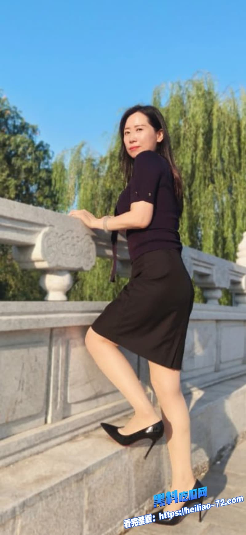 真实母子乱伦骚货妈妈身穿高跟在客厅被儿子暴力抽插骚穴直接被灌满精液2 真实母子乱伦骚货妈妈身穿高跟在客厅被儿子暴力抽插骚穴直接被灌满精液2
