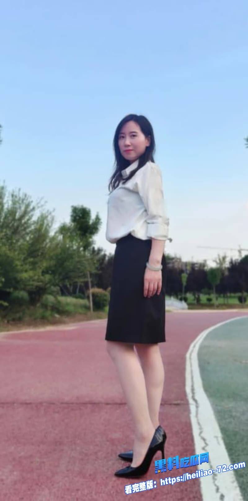 真实母子乱伦骚货妈妈身穿高跟在客厅被儿子暴力抽插骚穴直接被灌满精液6 真实母子乱伦骚货妈妈身穿高跟在客厅被儿子暴力抽插骚穴直接被灌满精液6