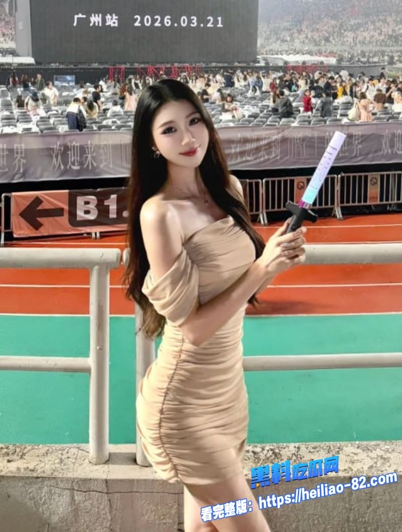 绝美反差女神被男友操到高潮喷水白虎穴被按摩棒疯狂调教全程骚话连篇欲罢不能1