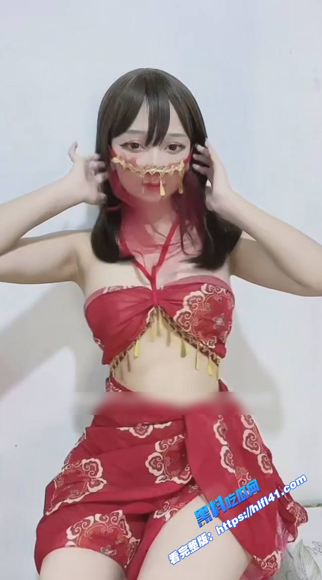 推特美少女VinaSilbeecos古装风定制福利视频脸穴同框淫水直流天生的肉便器啊 图2