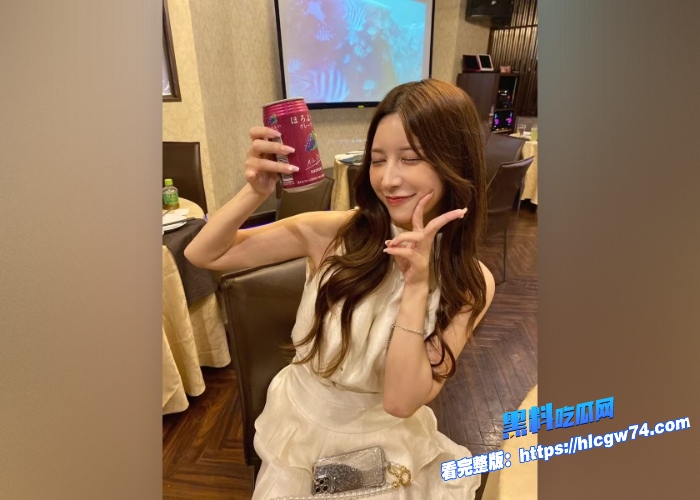 黑料解说娇嫩少妇结婚遇旧情人偷情被狂日老公被带上大绿帽七森莉莉记录同情生活绿帽老公发现气哭了 图10