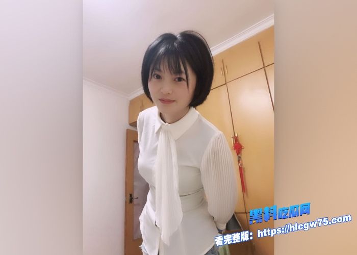 火锅店风骚小老板娘出轨偷情顾客视频曝光30多了还穿着jk少女制服真是玩的花 图2 火锅店风骚小老板娘出轨偷情顾客视频曝光30多了还穿着jk少女制服真是玩的花 图2