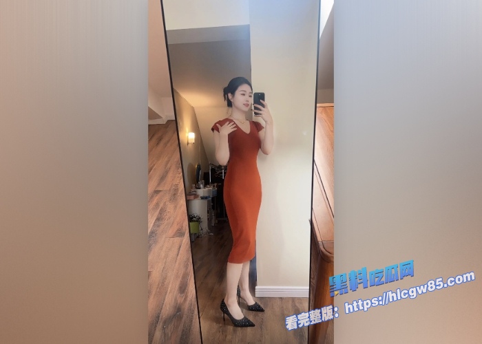 母子乱伦身材火辣小妈偷情被发现 4
