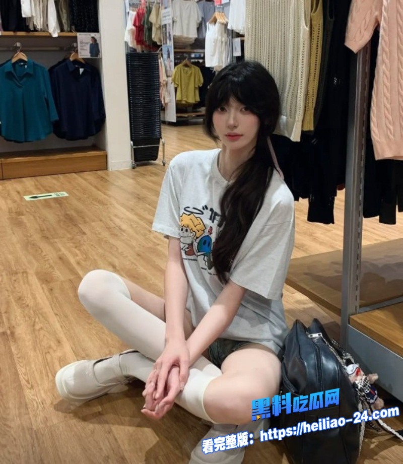 网上认识的女大学生酒店约会换上性感内衣直接化身小妖精1