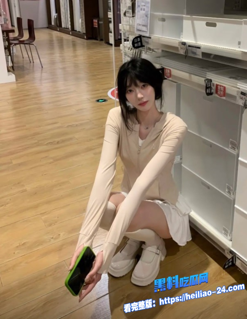 网上认识的女大学生酒店约会换上性感内衣直接化身小妖精2