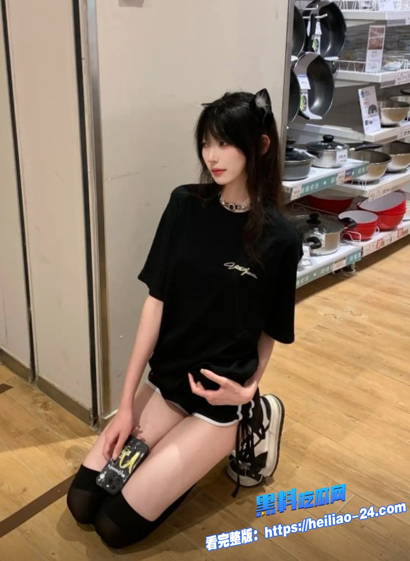 网上认识的女大学生酒店约会换上性感内衣直接化身小妖精5
