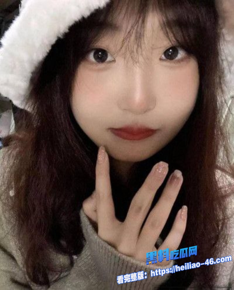 反差露脸女大学生被男友调教到大学教室露出自慰棒狂插骚穴1