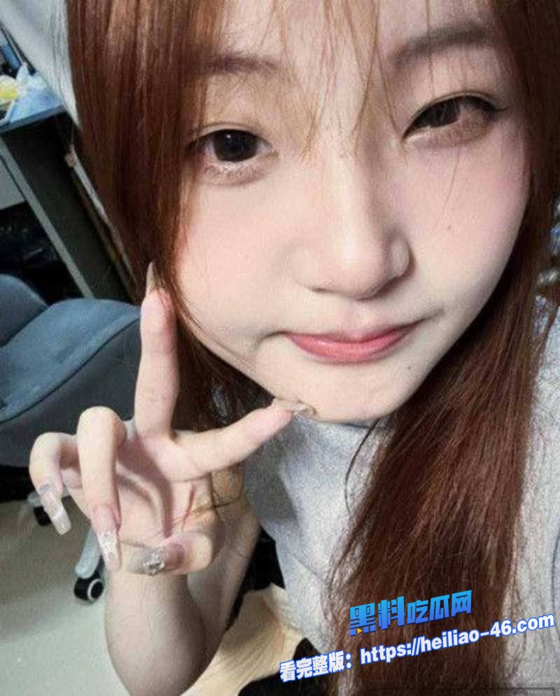 反差露脸女大学生被男友调教到大学教室露出自慰棒狂插骚穴3