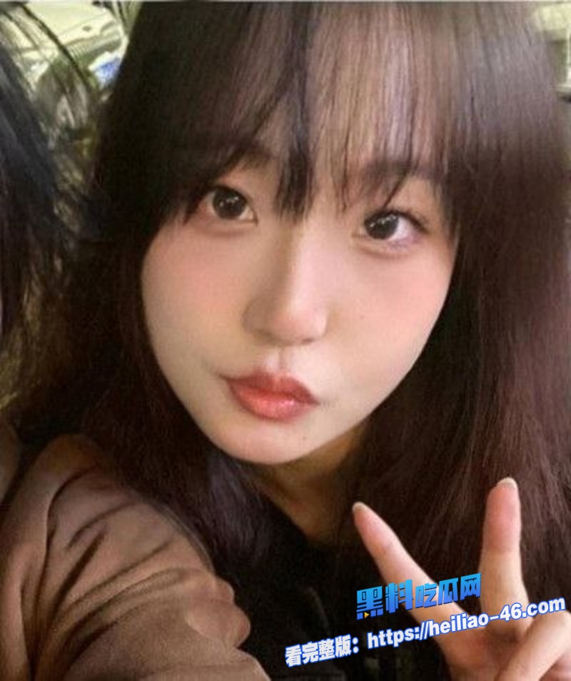 反差露脸女大学生被男友调教到大学教室露出自慰棒狂插骚穴4