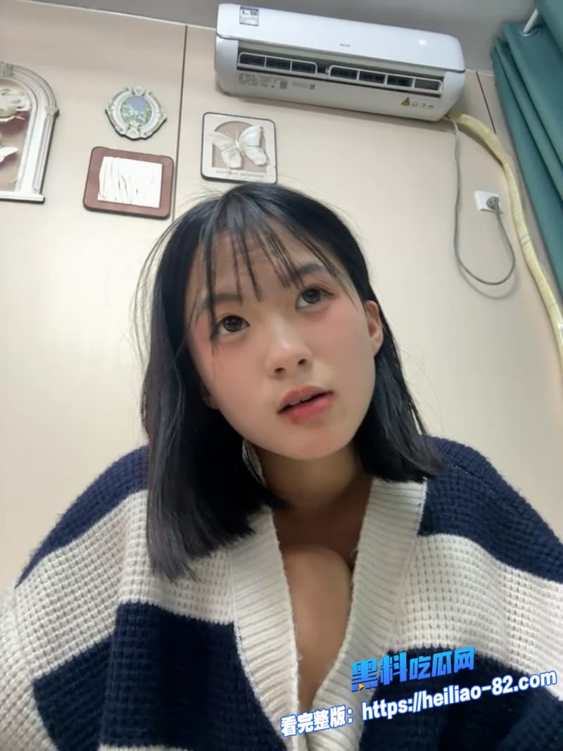 极品精神小妹直播露奶被3男围住狂舔巨屌舌头灵活地舔来舔去全程超级大胆诱惑4 极品精神小妹直播露奶被3男围住狂舔巨屌舌头灵活地舔来舔去全程超级大胆诱惑4