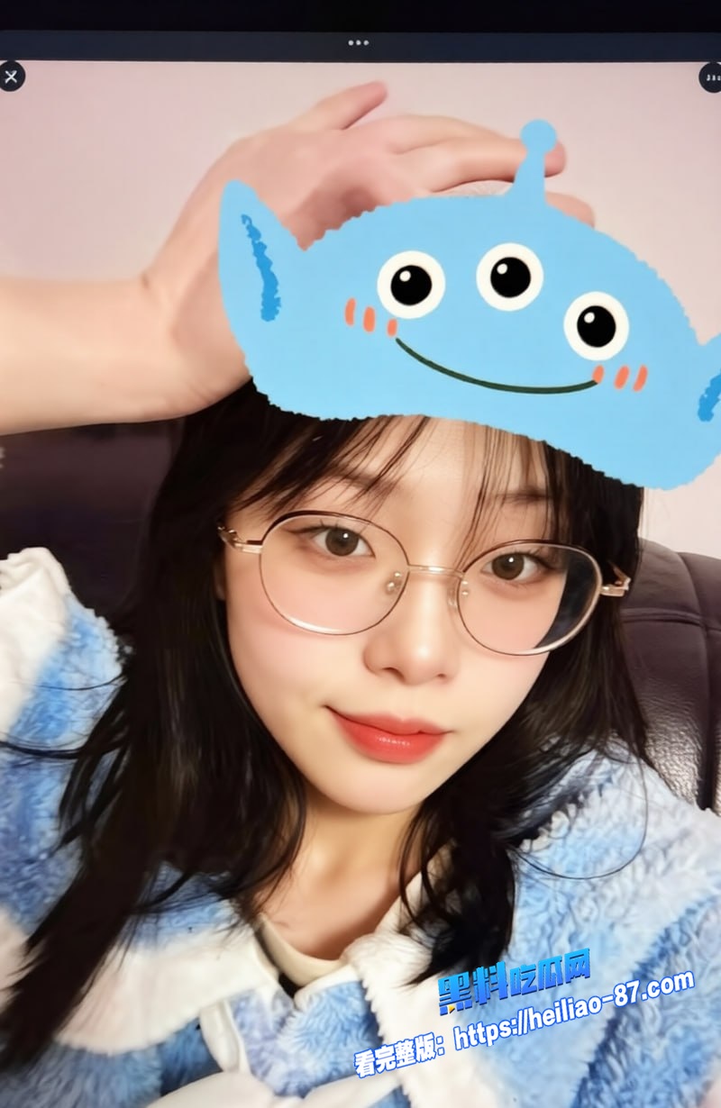 湖南长沙前女友周琦缦洗澡视频泄露极品眼镜妹被投稿曝光全身湿透搓奶抠穴模样极度诱人图6