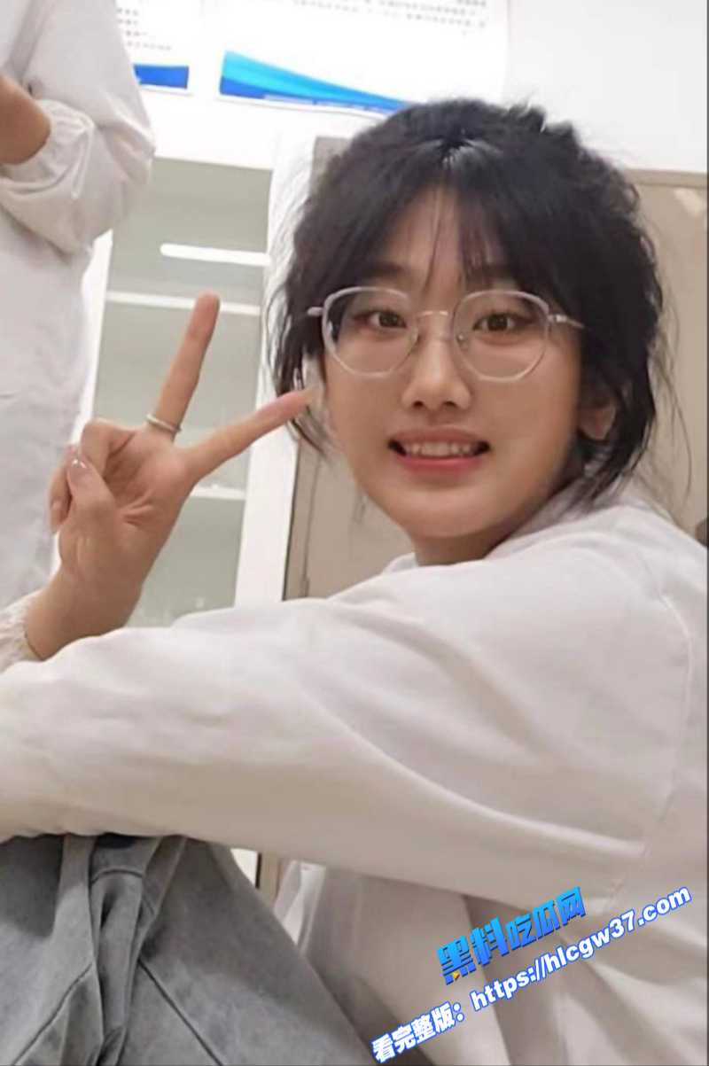 终于明白为什么都喜欢眼镜妹,刚认识那会真的单纯又羞涩像初恋一样 4 终于明白为什么都喜欢眼镜妹,刚认识那会真的单纯又羞涩像初恋一样 4