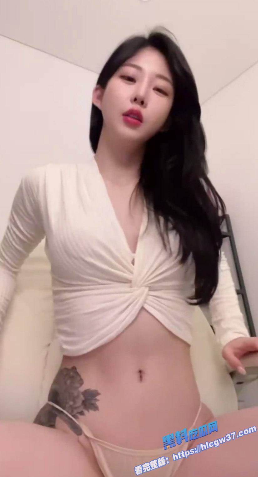 2推特高颜值大学生自拍自慰诱惑不雅视频流出 丰满巨乳漏出淫荡表情简直是反差婊 2推特高颜值大学生自拍自慰诱惑不雅视频流出 丰满巨乳漏出淫荡表情简直是反差婊