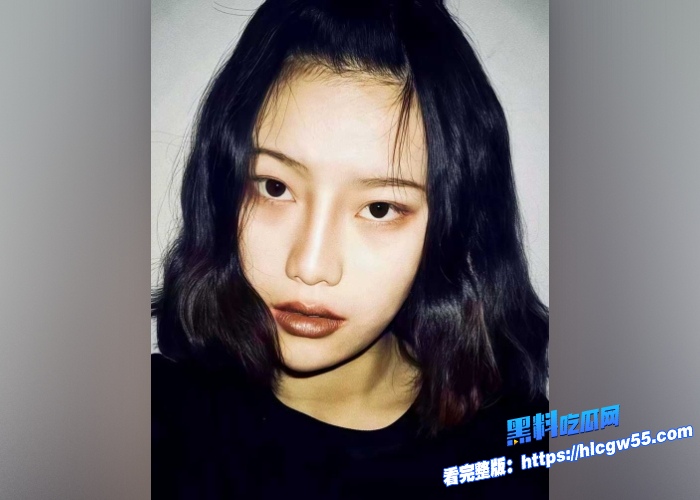 武汉大学学姐 分手后不雅视频被渣男曝光 主动口交上位榨精 哪里还有学生的样子 简直就是淫娃荡妇！ 1WH700x500px1