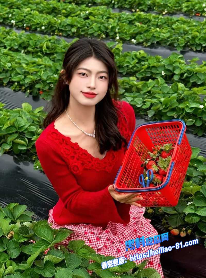 风骚嫂子在家穿红裙诱惑 翘臀被猛干狂插到翻白眼 高潮喷水精液顺大腿往下流 乱伦太刺激图4