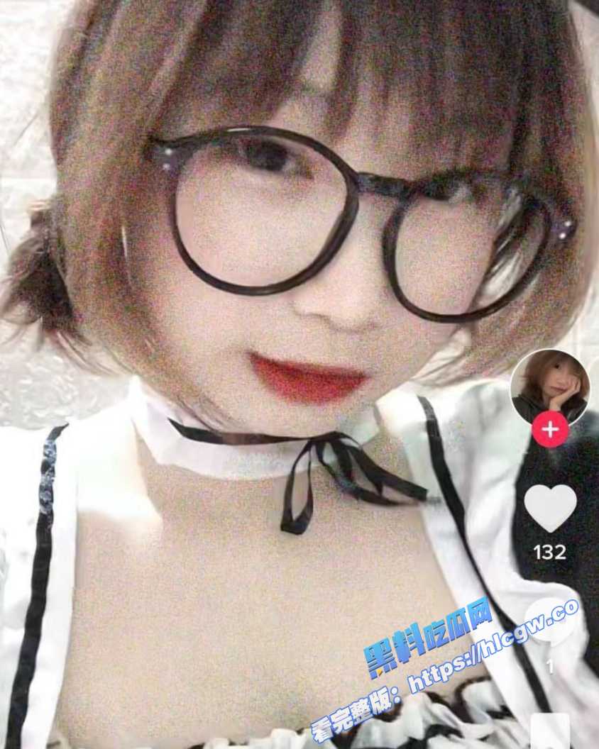 越南精神小妹 胸大撩人，镜头前搔首弄姿风骚炸裂，清纯外表反差惊艳，魅力瞬间亮瞎眼！图3
