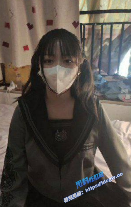 极品JK双马尾反差婊 胡九万 没钱续房租只能被迫肉偿 肉穴被猛操流出超多白浆图1