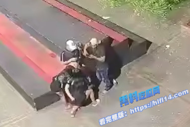 菲律宾户外群体淫趴 2男3女公园集体打炮 各种姿势轮番上演 开放程度震碎三观！4