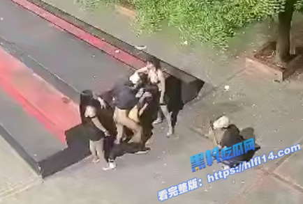 菲律宾户外群体淫趴 2男3女公园集体打炮 各种姿势轮番上演 开放程度震碎三观！5