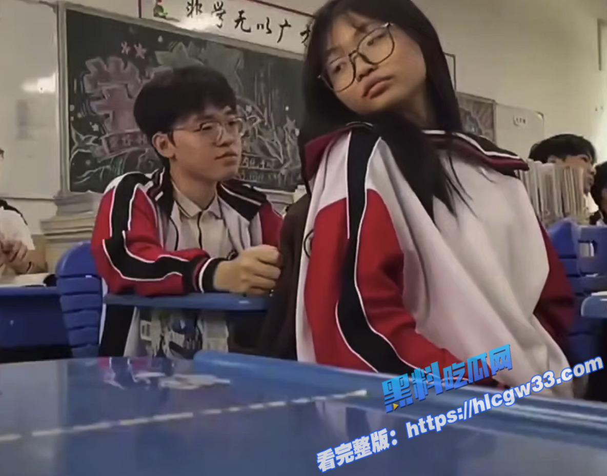 江门一中情侣课堂偷摸奶子！纸条聊天曝光内容简直淫荡不堪 同学偷拍视频火爆全网4