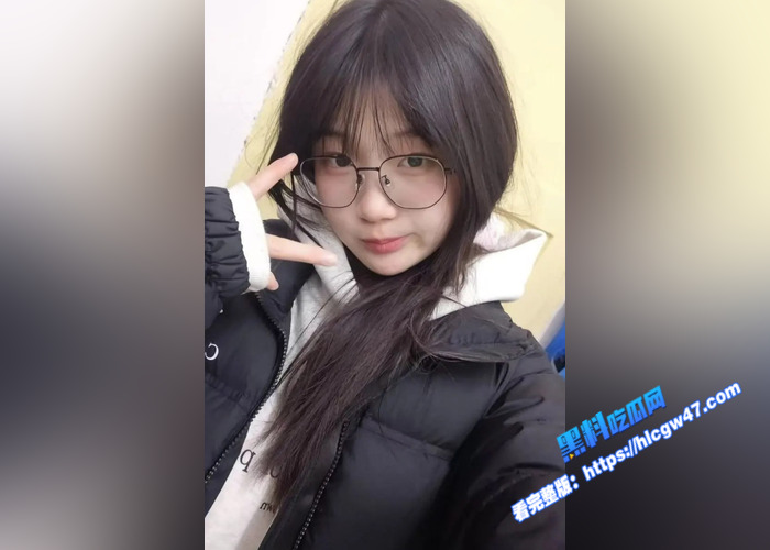 真实父女乱伦！潜入闺女的房间 偷偷在熟睡的老婆旁边操女儿 差点还被发现1