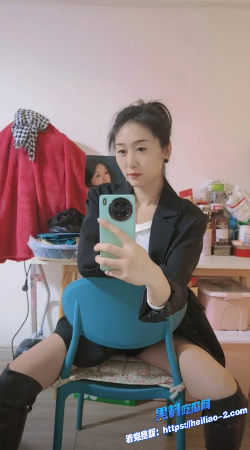 广东惠州极品反差婊少妇李春雨酒店跪舔深喉口交后被无套鸡巴多姿势狠狠抽插到子宫高潮颤抖1
