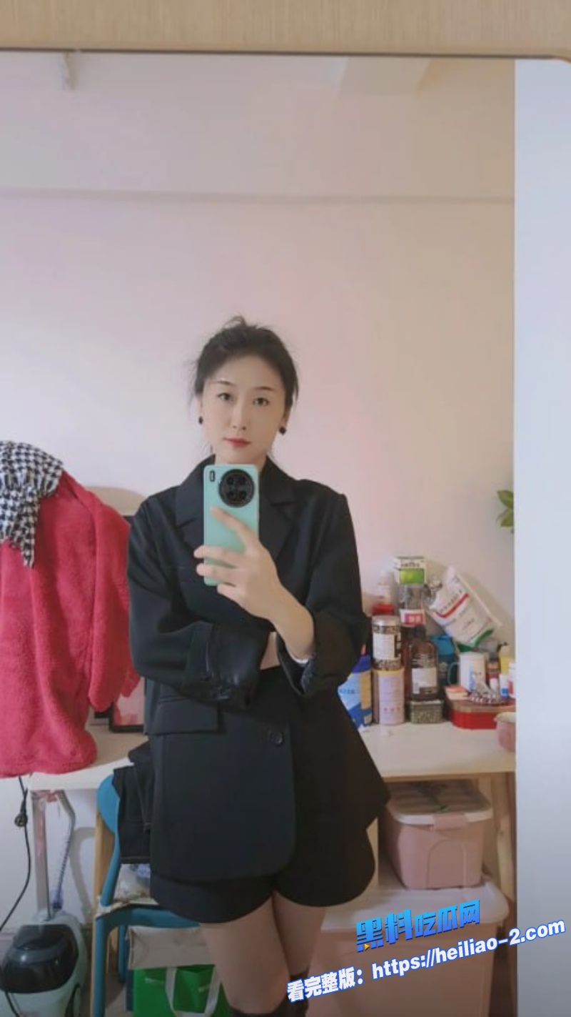 广东惠州极品反差婊少妇李春雨酒店跪舔深喉口交后被无套鸡巴多姿势狠狠抽插到子宫高潮颤抖2