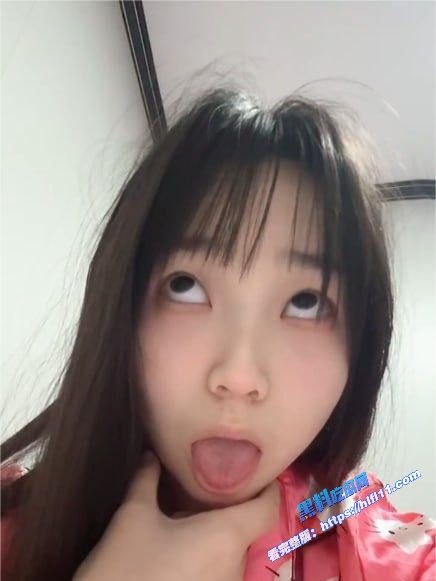 内蒙古高中生 张心洁 反差炸裂 JK制服萝莉 抠逼自慰淫水狂流 嫩穴可爱内裤反差爆表！3