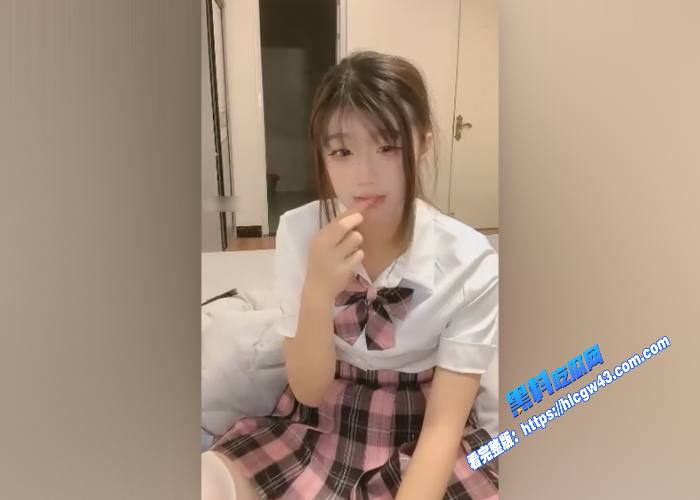 高颜值美少女jk制服丝袜直播大秀身材猫耳裸舞揉胸画面香艳无比 图2WH700x500px