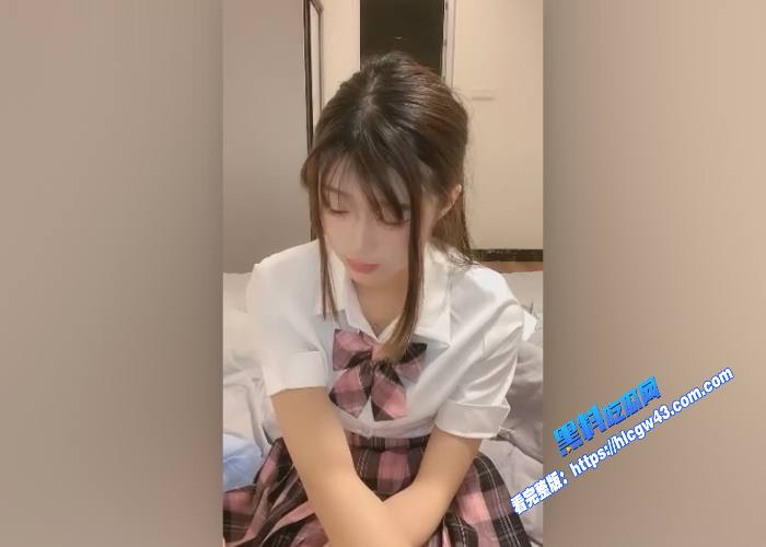 高颜值美少女jk制服丝袜直播大秀身材猫耳裸舞揉胸画面香艳无比 图4WH700x500px