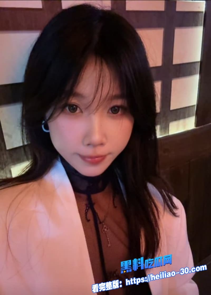 猛男1V2双姝直播猴子模式炸裂 摇摇弹力椅神助攻俩小妖精疯狂骑乘榨到男子当场腿软射爆 3