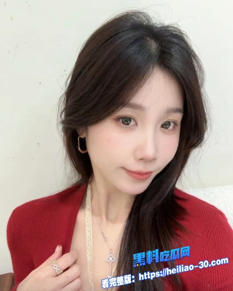 猛男1V2双姝直播猴子模式炸裂 摇摇弹力椅神助攻俩小妖精疯狂骑乘榨到男子当场腿软射爆 10