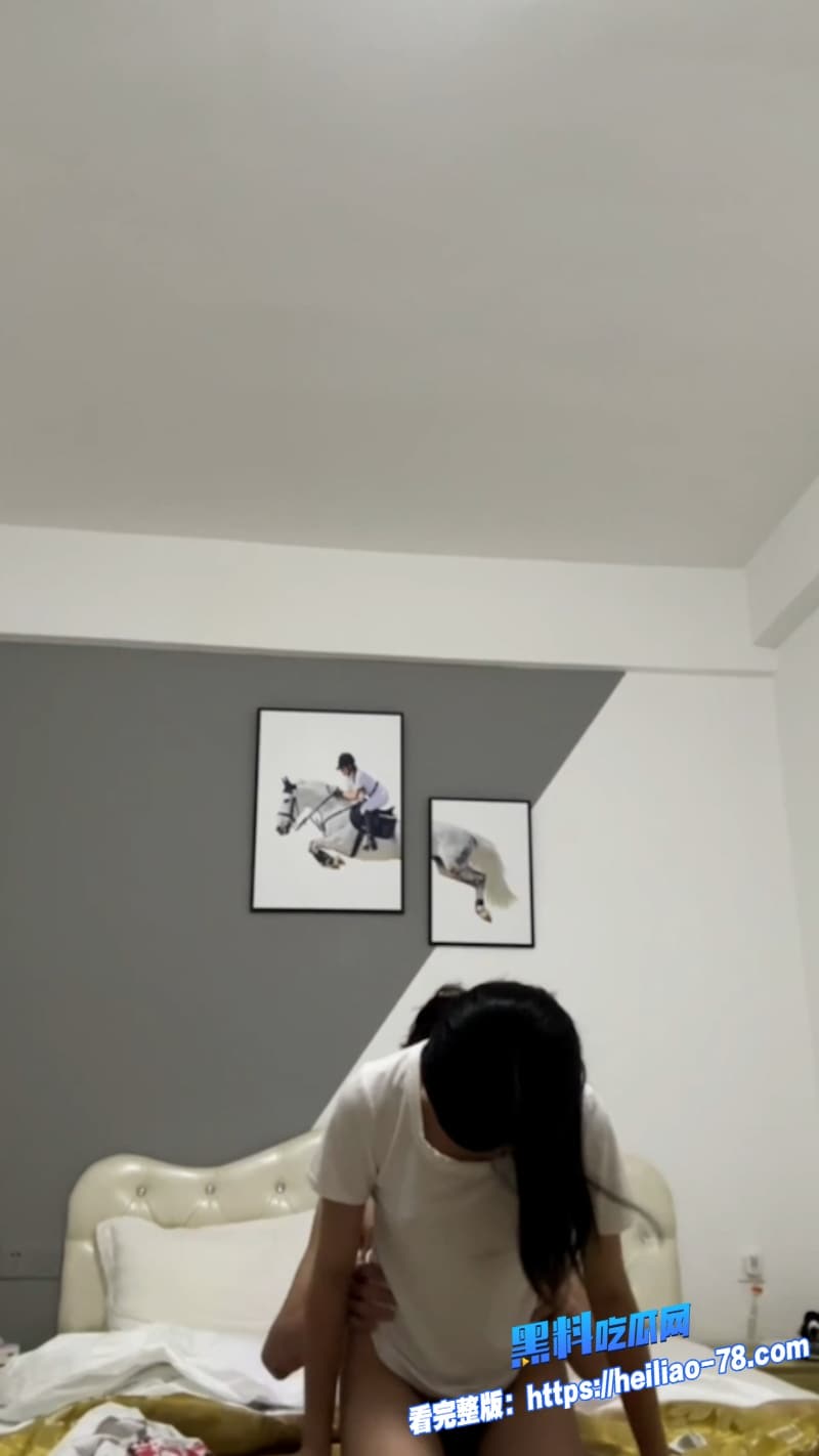 长春师范大学反差母狗黄莉娜被渣男当众玩坏跪地深喉口交嫩穴被抽插到直流白浆9