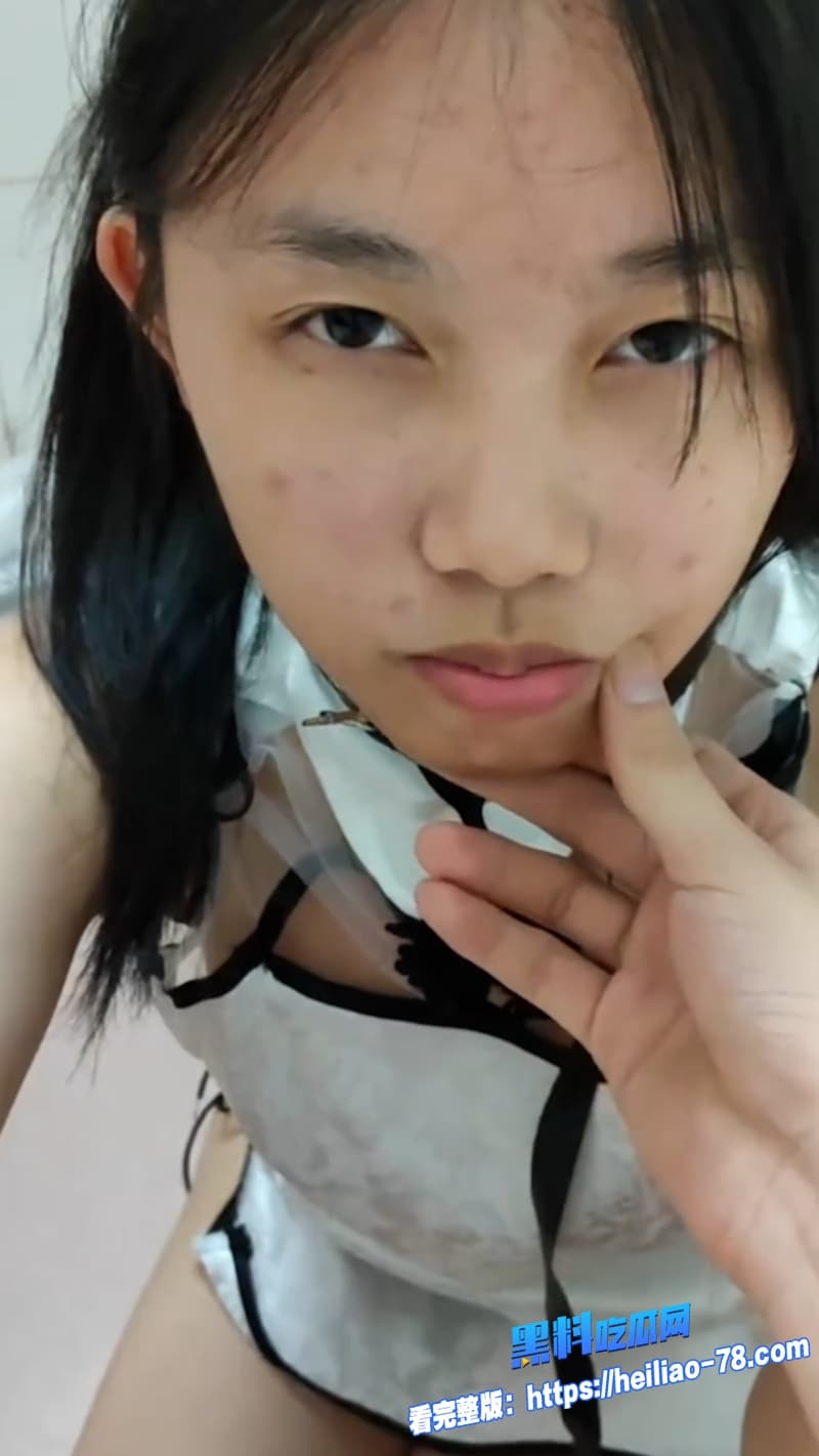 长春师范大学反差母狗黄莉娜被渣男当众玩坏跪地深喉口交嫩穴被抽插到直流白浆11