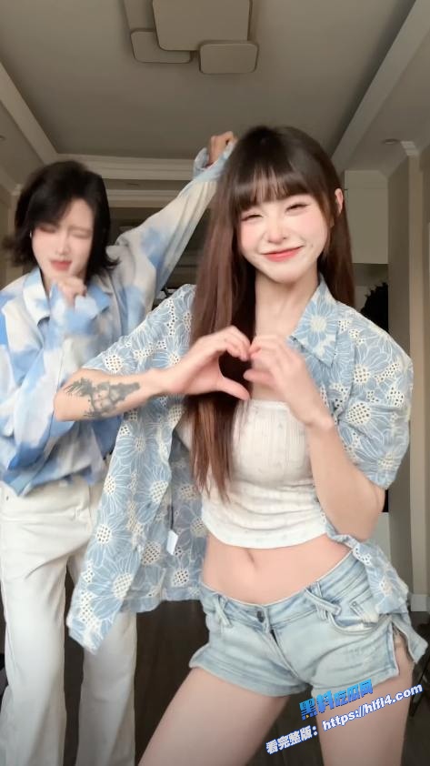 独家爆料 李兜兜 抖音百万粉丝电子厨娘已上线 早期自慰福利视频曝光水都拉丝了2
