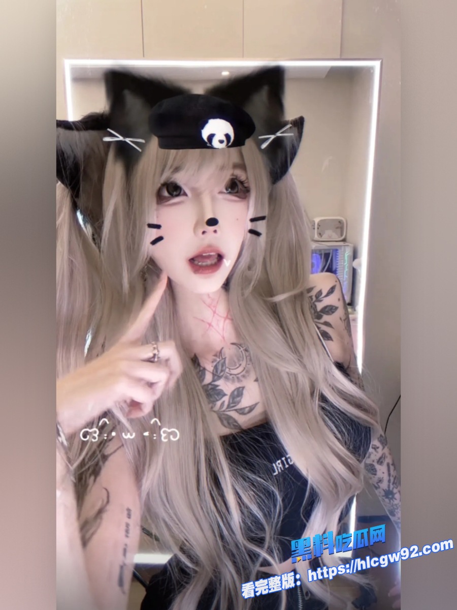 纹身精神小太妹露露 3