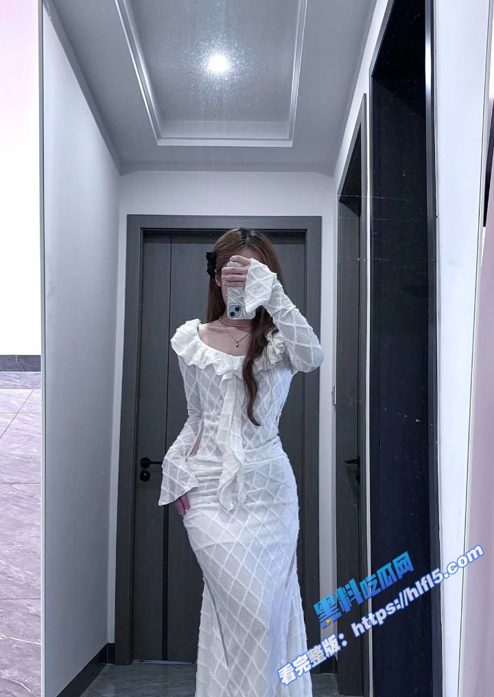 合肥某高校女大学生 自拍福利泄密 蜜桃臀特写合集 大玩自慰棒高潮喷水！2
