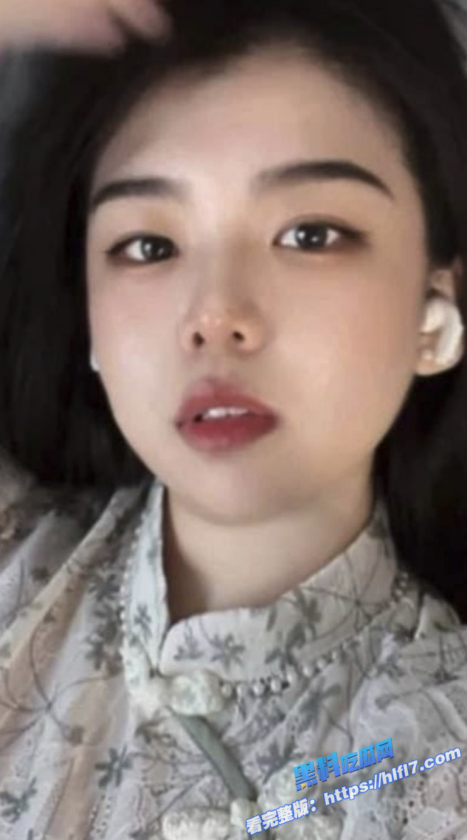 瓜友投稿 广东广州的学生妹何艳反差母狗级别 骚穴又嫩又肥1