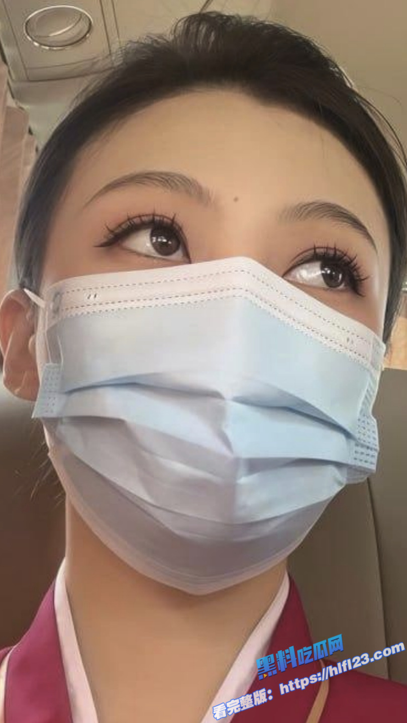 中国南方航空空姐 一只花 变身福利姬 飞机厕所私会金主 黑丝制服被金主爆操！1